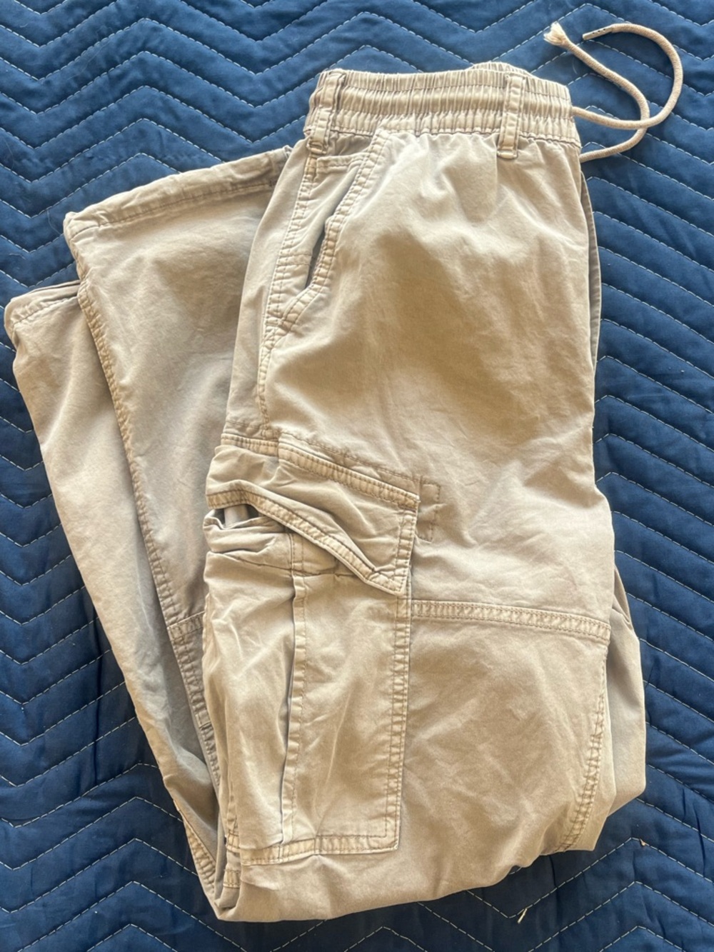 American Eagle • men’s/teen’s cargo khakis drawstring/elastic • soft • size: XXS